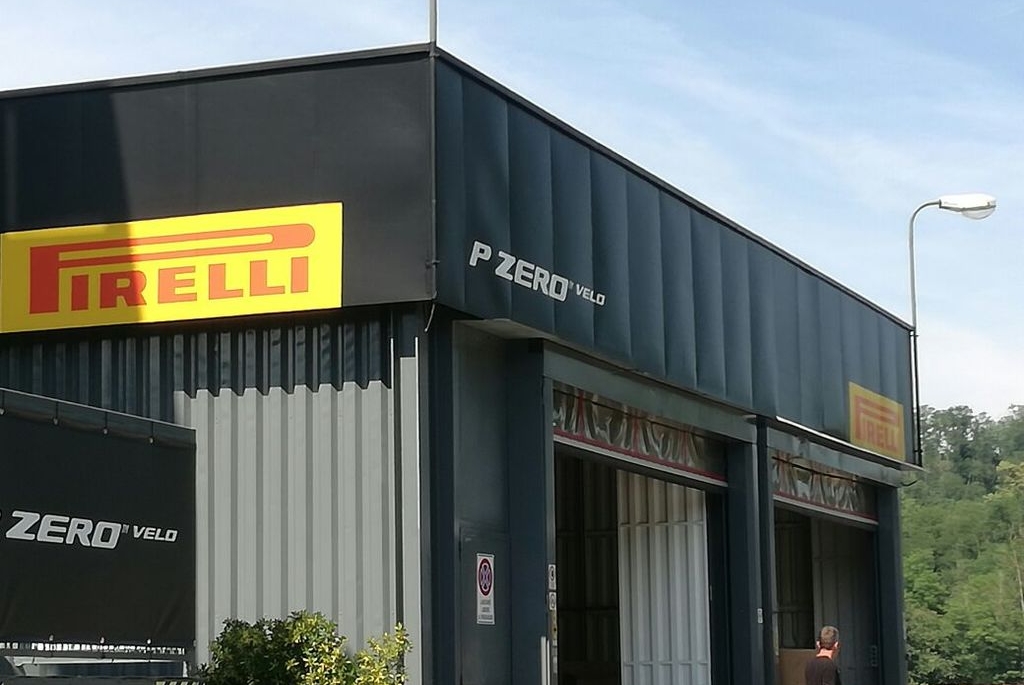 Allestimento Pista Prove Pirelli (Milano)